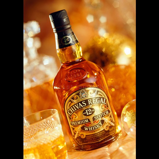 Photo d'ambiance de whisky CHIVAS réalisée en studio